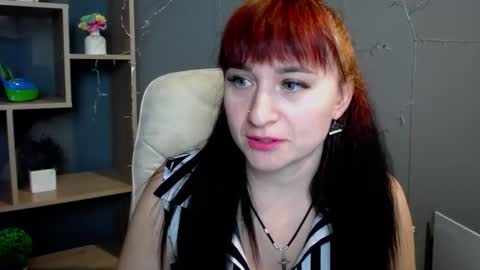 Snapshot of ninaflawlees chatting on 11.17.25 ninaflawlees online show from 11.17.25