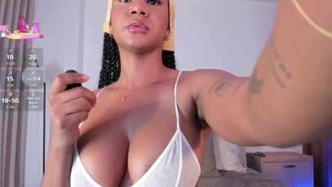 Snapshot of ninag0ld chatting on 06.25.26 Nina Sara online show from 06.25.26