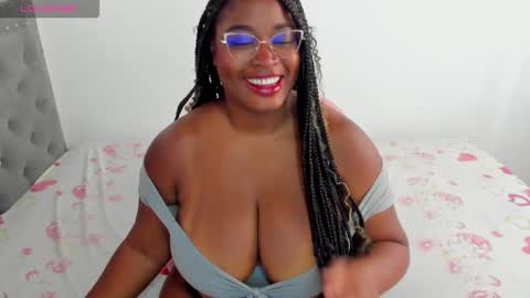 Snapshot of ninagrey03 chatting on 09.29.25 Valentina online show from 09.29.25