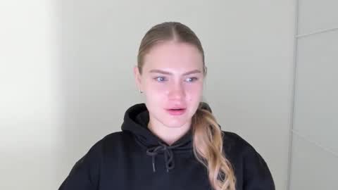 ninarihh online show from 11.03.25