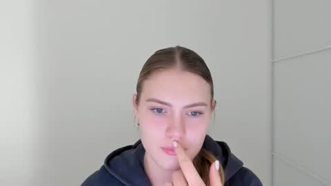 ninarihh online show from 11.04.25