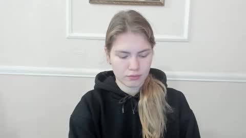 ninarihh online show from 12.04.25