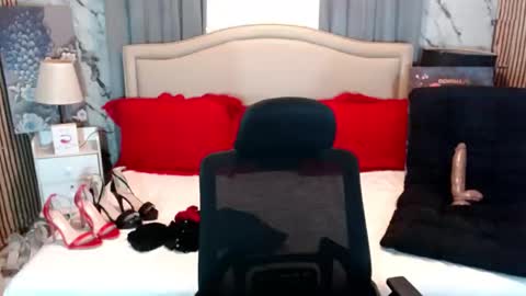 ninarussell online show from 11.04.25