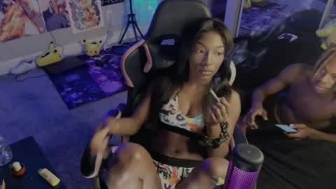 NIVIA WOLFE online show from 09.23.25