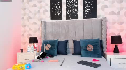 NATHALIA MORENO online show from 11.15.25