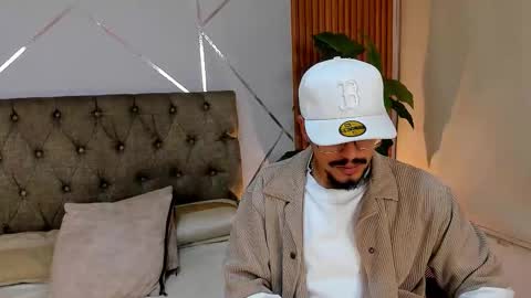 noa_n_luxy online show from 11.12.25