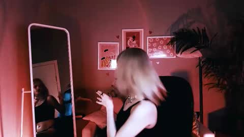 Snapshot of noah_elmer chatting on 10.10.25 REAL name LiaDM are always open online show from 10.10.25