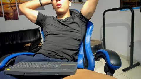 Snapshot of noah_flynn1 chatting on 11.21.25 noah_flynn1 online show from 11.21.25