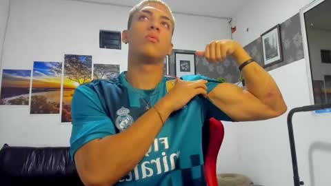 Snapshot of noah_flynn1 chatting on 11.22.25 noah_flynn1 online show from 11.22.25