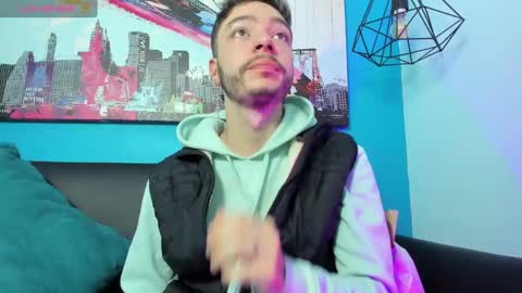 Snapshot of noah_ricci_ chatting on 01.05.25 online show from 01.05.25