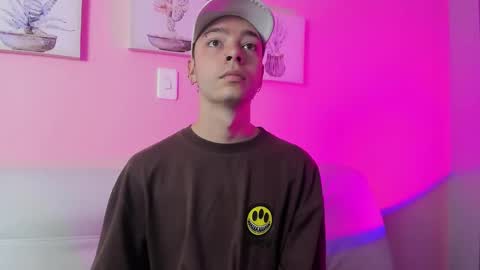 Snapshot of noah_ricci_ chatting on 03.07.25 online show from 03.07.25