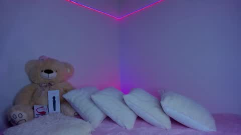 Snapshot of noah_russel chatting on 11.18.25 Noah online show from 11.18.25