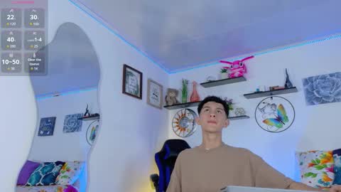 noah tyler  online show from 10.07.25