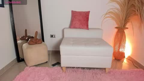 Snapshot of noami_rose chatting on 09.15.25 Noami Rose online show from 09.15.25