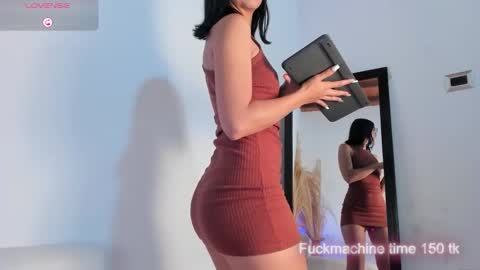 Snapshot of noami_rose chatting on 11.21.25 Noami Rose online show from 11.21.25