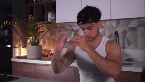 Snapshot of noha_miler chatting on 02.01.25 kevin online show from 02.01.25