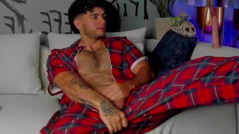 Snapshot of noha_miler chatting on 02.22.25 kevin online show from 02.22.25