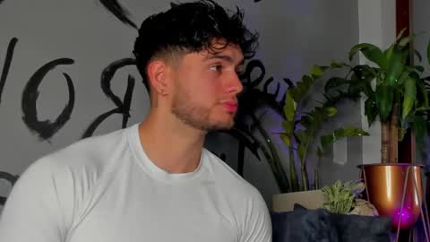 Snapshot of noha_miler chatting on 03.08.25 kevin online show from 03.08.25