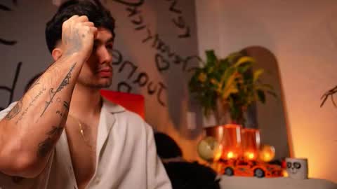 Snapshot of noha_miler chatting on 10.16.25 kevin online show from 10.16.25