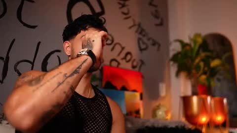 Snapshot of noha_miler chatting on 11.06.25 kevin online show from 11.06.25