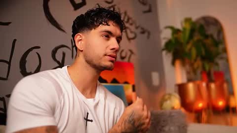 Snapshot of noha_miler chatting on 12.04.25 kevin online show from 12.04.25