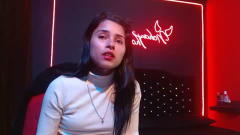 Snapshot of noha_thomson chatting on 06.18.26 Noha Thomson online show from 06.18.26