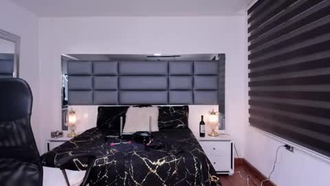 Snapshot of nohemi_louse chatting on 11.11.25 Nohemi online show from 11.11.25