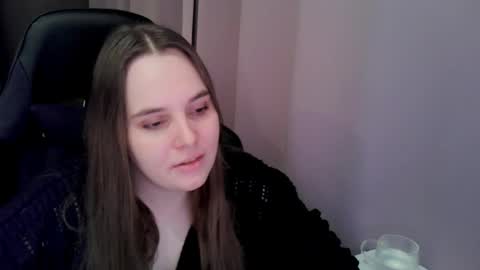 noir_ember_ online show from 03.09.26