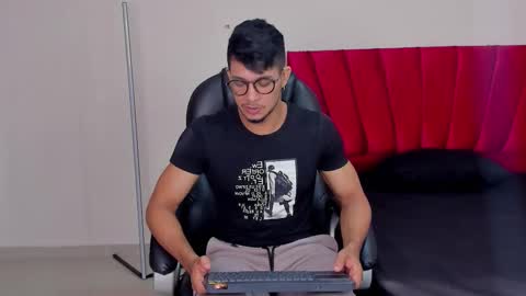 Snapshot of nolan_joness chatting on 11.05.25 Im Nolan online show from 11.05.25