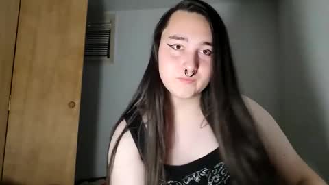 Snapshot of nonbinarybeauty20 chatting on 11.14.25 nonbinarybeauty20 online show from 11.14.25