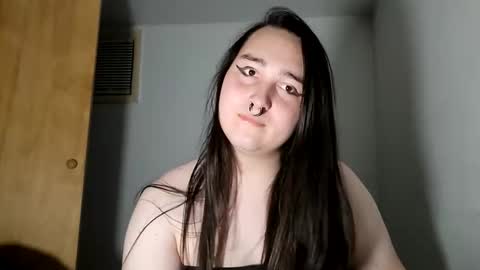 Snapshot of nonbinarybeauty20 chatting on 12.16.25 nonbinarybeauty20 online show from 12.16.25