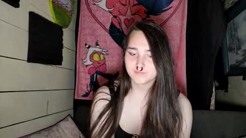 Snapshot of nonbinarybeauty20 chatting on 05.20.26 nonbinarybeauty20 online show from 05.20.26
