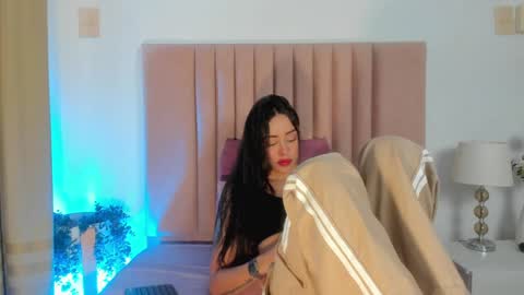 Nora Da Silva online show from 01.11.25