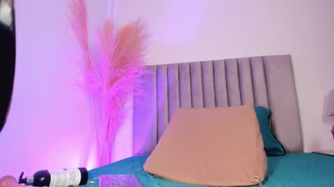 Nora Da Silva online show from 01.16.25