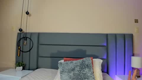 Nora Da Silva online show from 09.25.25