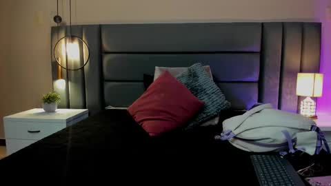 Nora Da Silva online show from 10.14.25