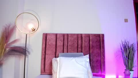 Nora Da Silva online show from 04.11.26