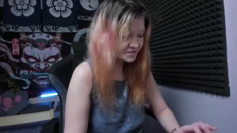 Snapshot of nora_lovvv chatting on 09.23.25 Nora online show from 09.23.25