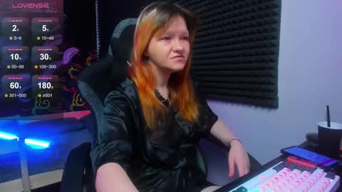 Snapshot of nora_lovvv chatting on 10.04.25 Nora online show from 10.04.25