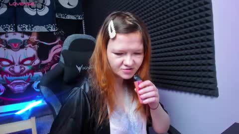 Snapshot of nora_lovvv chatting on 10.16.25 Nora online show from 10.16.25