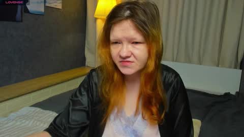 Snapshot of nora_lovvv chatting on 11.22.25 Nora online show from 11.22.25