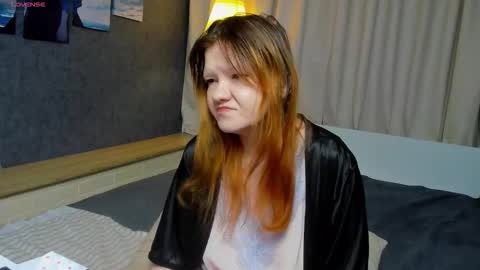 Snapshot of nora_lovvv chatting on 11.23.25 Nora online show from 11.23.25