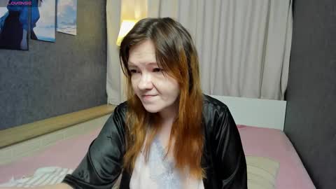 Snapshot of nora_lovvv chatting on 11.30.25 Nora online show from 11.30.25