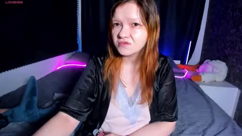 Snapshot of nora_lovvv chatting on 12.01.25 Nora online show from 12.01.25