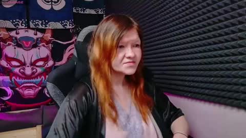 Snapshot of nora_lovvv chatting on 12.14.25 Nora online show from 12.14.25