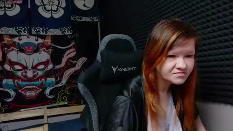 Snapshot of nora_lovvv chatting on 12.20.25 Nora online show from 12.20.25