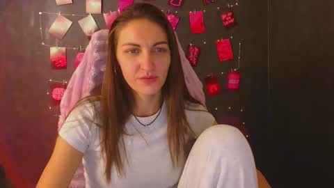 Snapshot of nora_n chatting on 10.19.25 Nora online show from 10.19.25