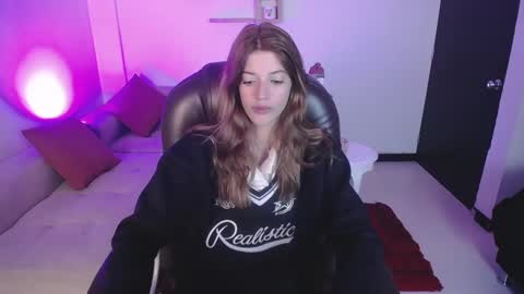 Snapshot of nora_vennucci chatting on 12.10.24 Nora online show from 12.10.24