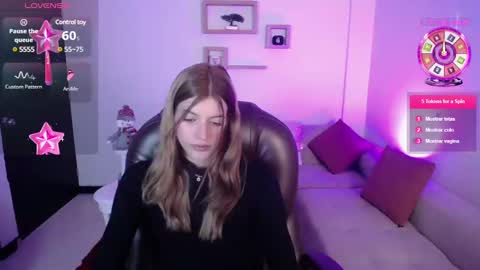 Snapshot of nora_vennucci chatting on 12.11.24 Nora online show from 12.11.24