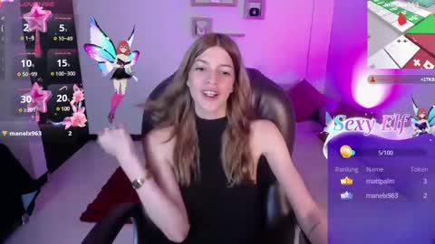 Snapshot of nora_vennucci chatting on 12.12.24 Nora online show from 12.12.24